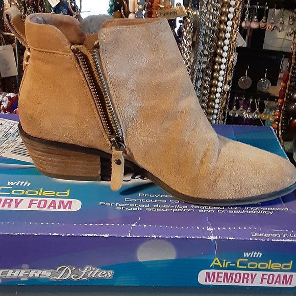 VINCE CAMUTO DISTRESSED SUEDE SHOE BOOTIE 6.5 M - Picture 3 of 4